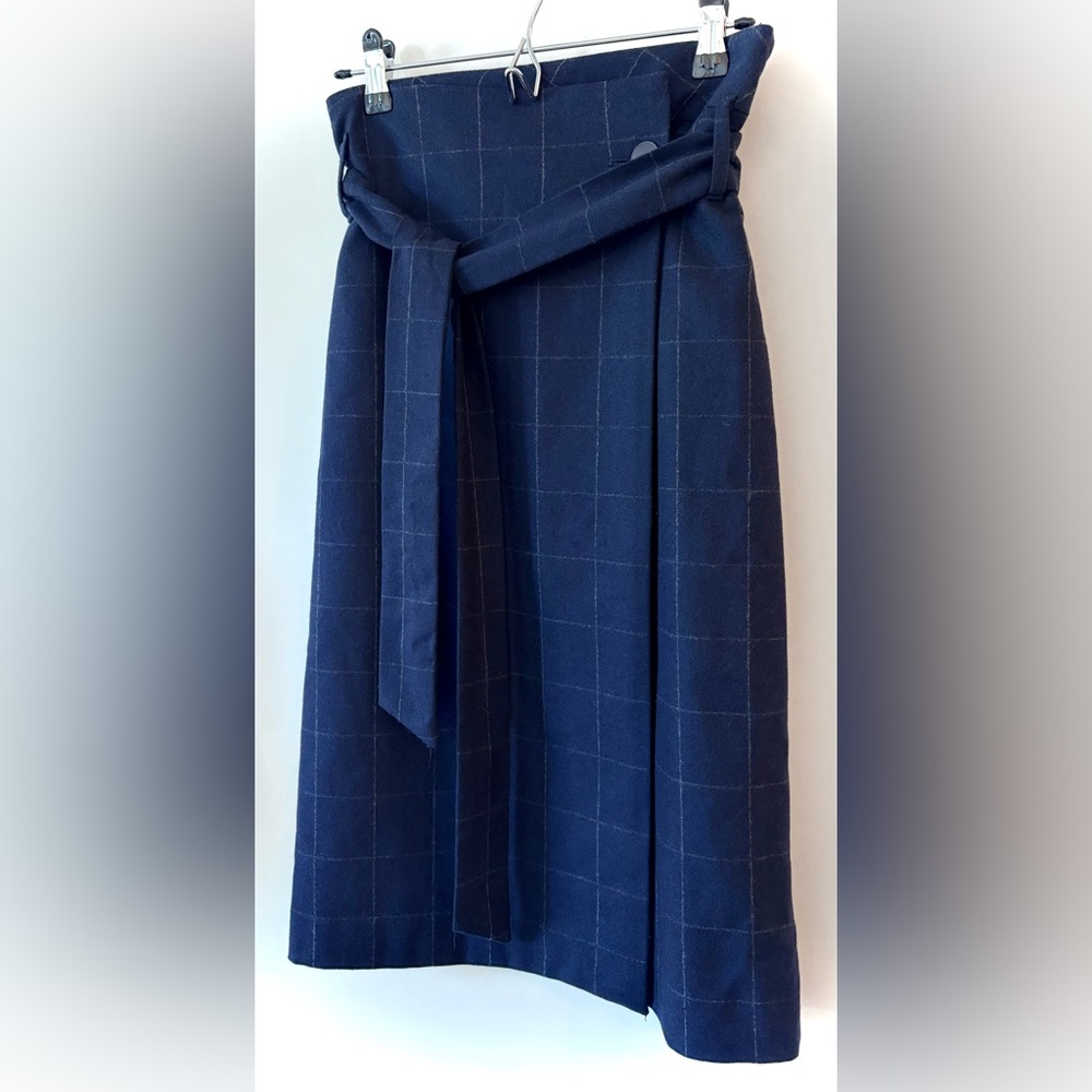 Babaton Aritzia Karl Windowpane
Wrap Skirt 00 XS Navy Blue Wool
Cashmere Blend